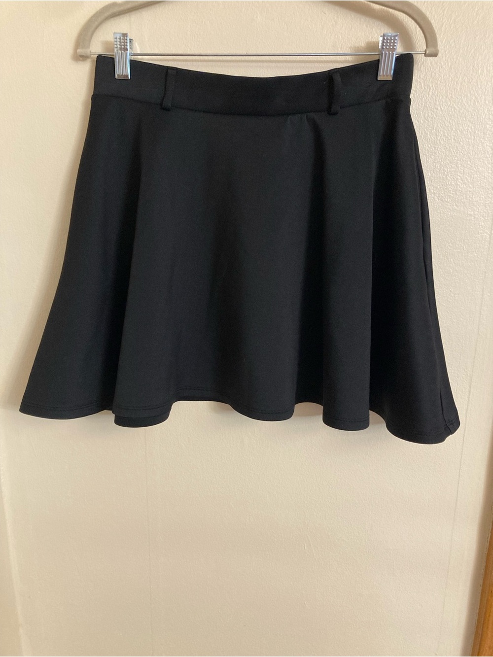 Hot Topic Black Circle Skater Skirt, has pockets, belt loops